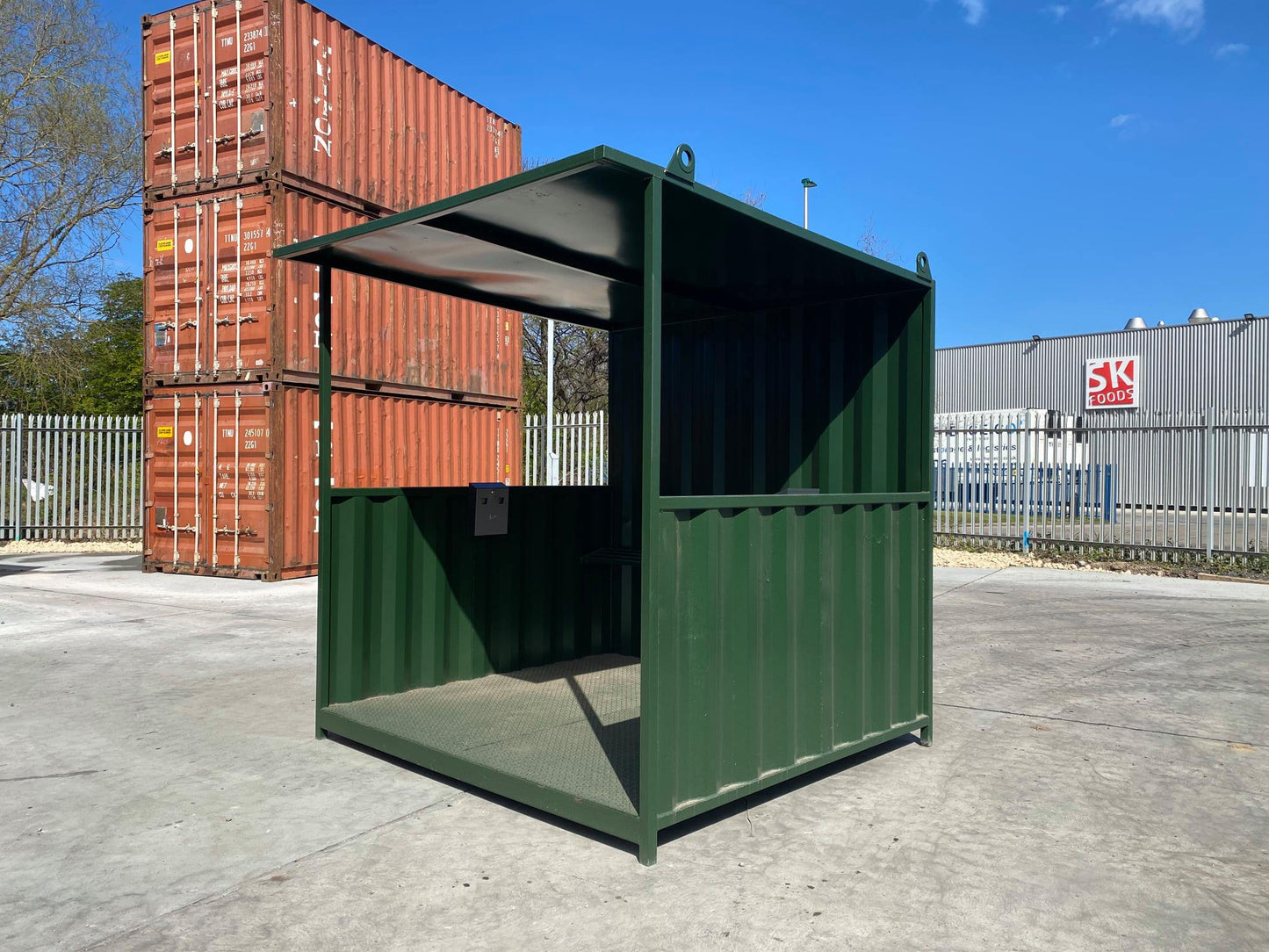 5ft x 8ft Outdoor Smoking Shelter with Polycarbonate Roof and Steel Frame